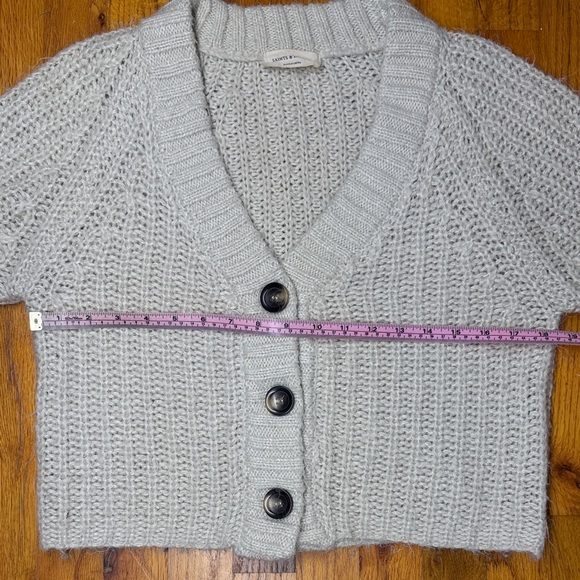Saints & Hearts Cozy Light Grey Button-Up Deep V Cropped Sweater size Medium - Picture 9 of 10